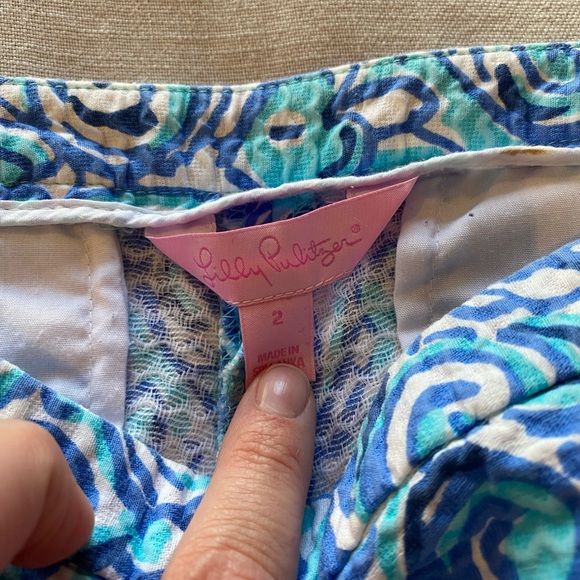 Lilly Pulitzer Indigo Chasing Tail Print Shorts - Picture 2 of 3